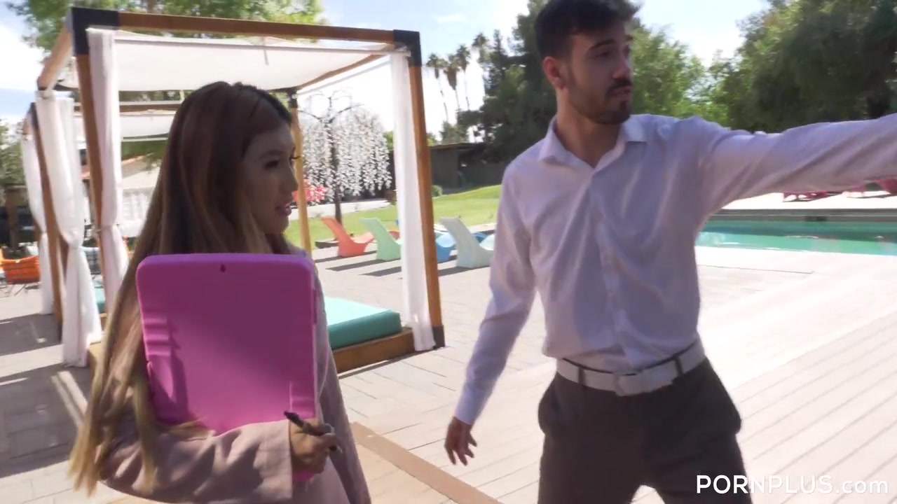 Clara Trinity - Rides Realtor Cock To Get Dream Home