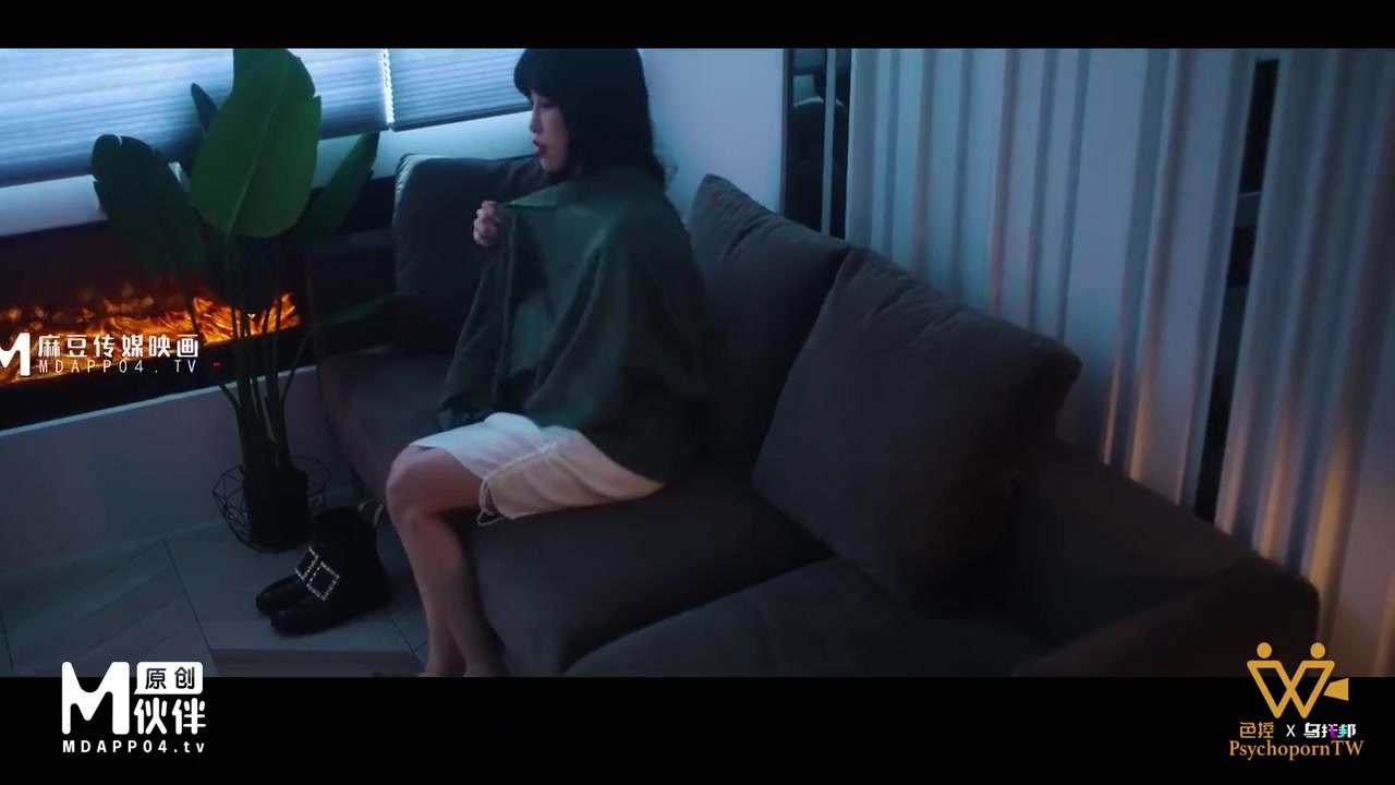Skinny Young Asian Girl Have A Rough Hardcore Sex With Stranger