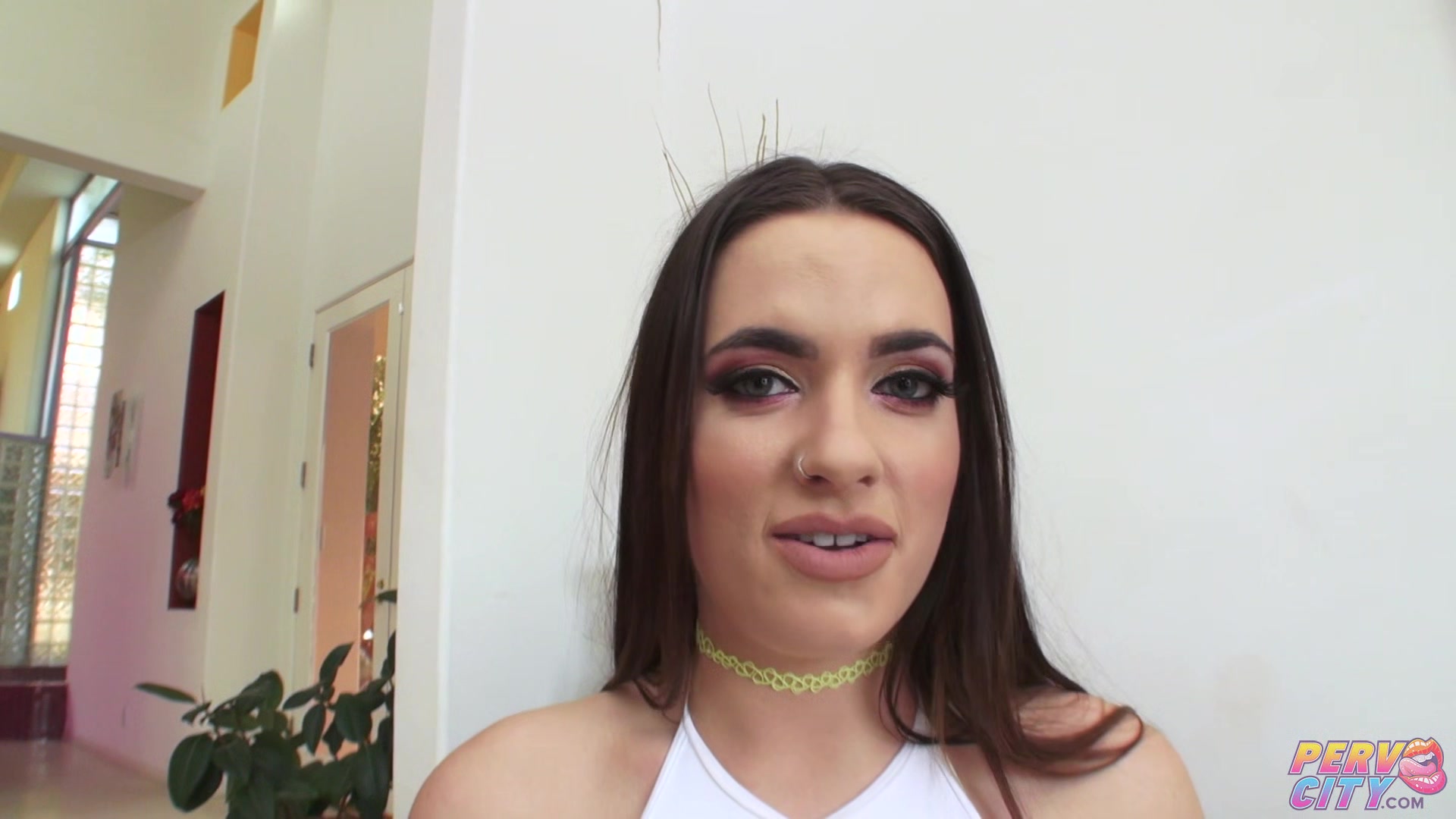 Inked Slut Scarlet de Sade Makes Herself Orgasm
