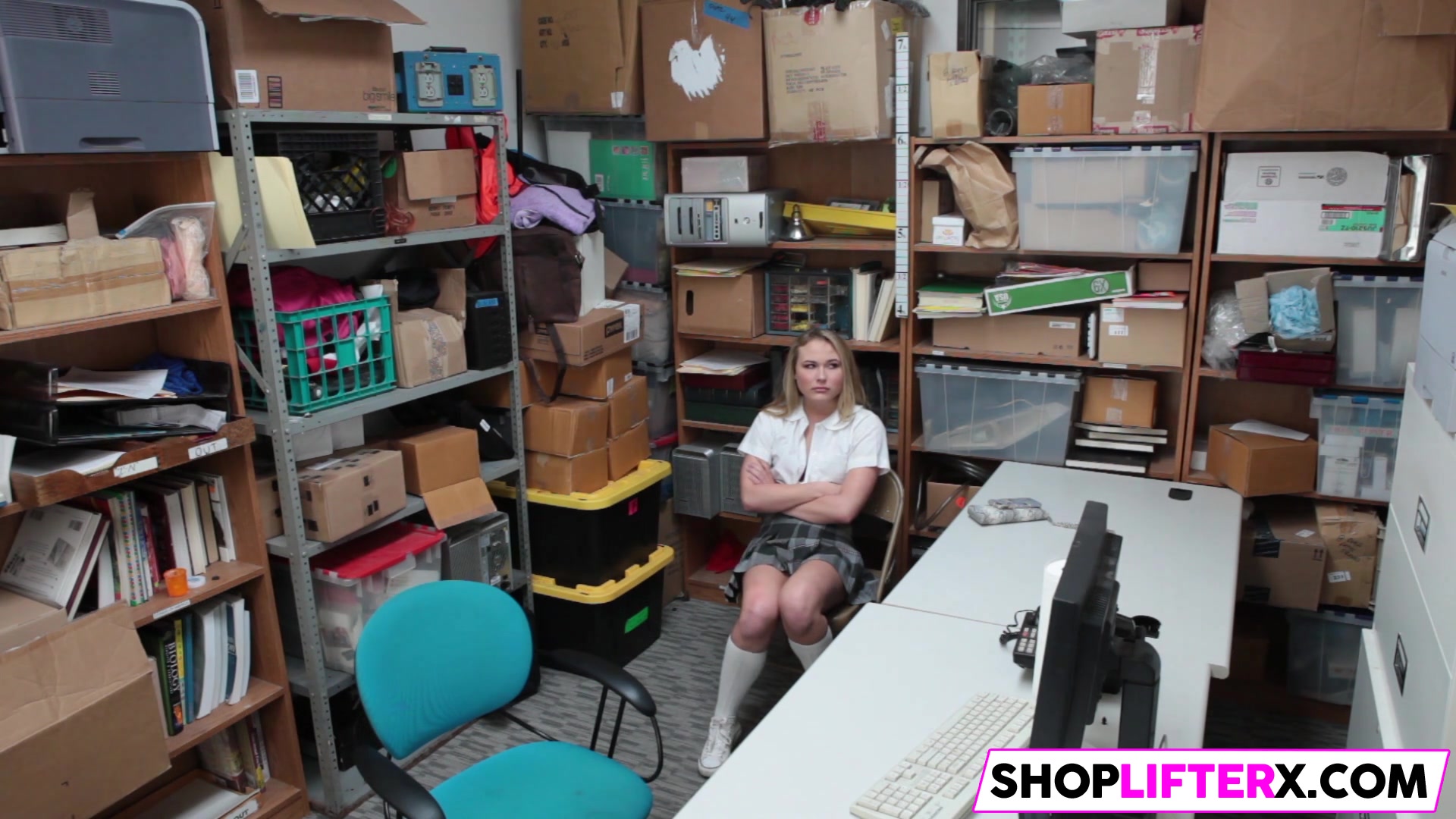 Shoplifting teen 18+ asks for forgiveness