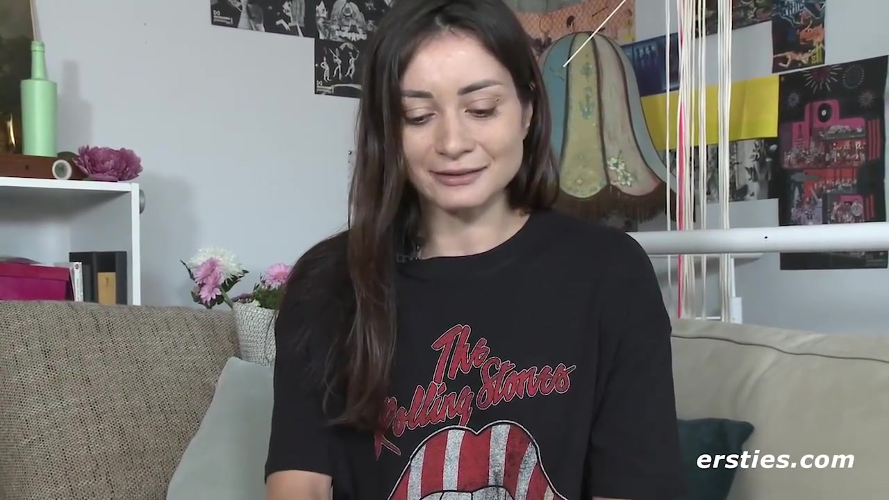 Valentina Rubs Her Pussy To Orgasm