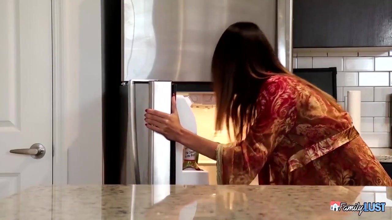 Dava Foxx In Gets Fucked In The Kitchen By A Big Dick