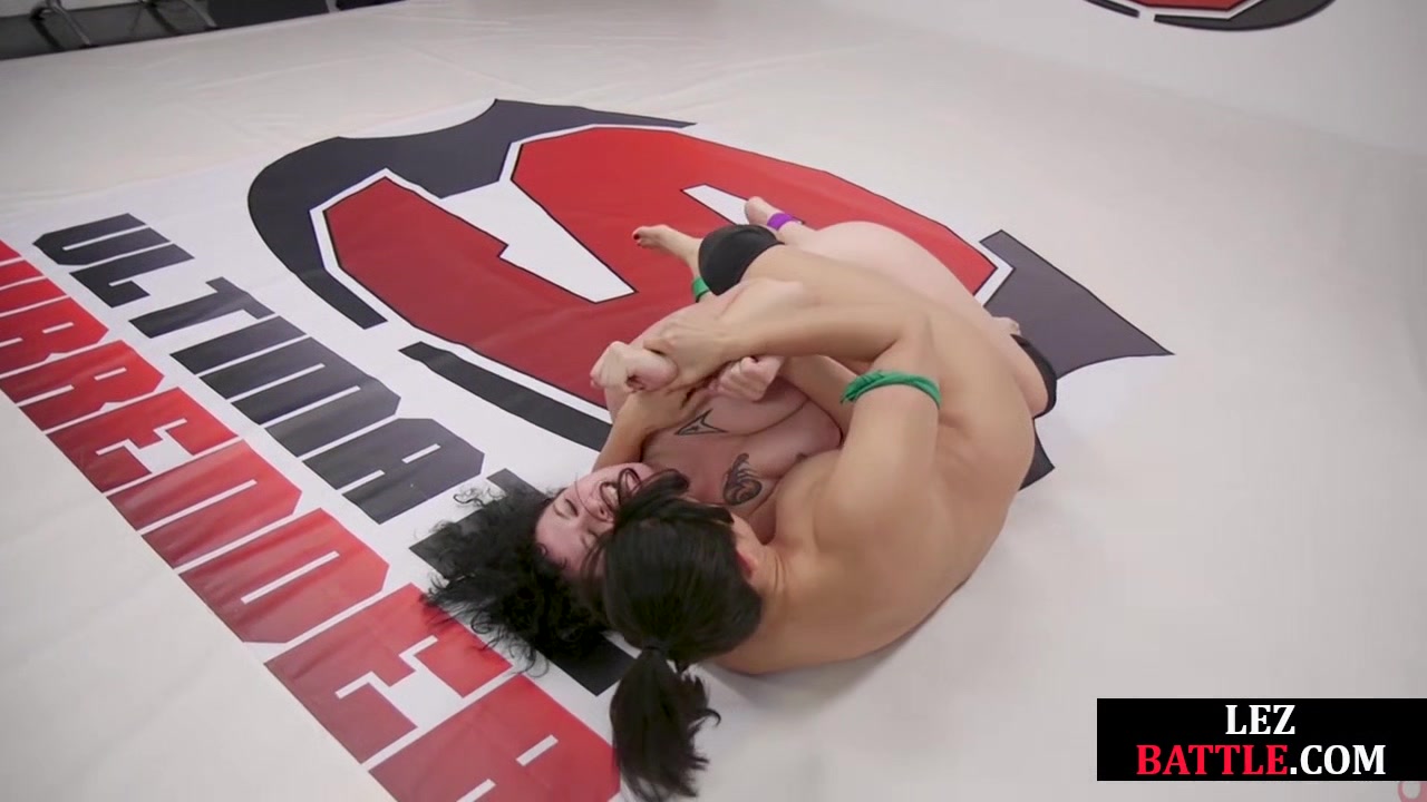 Wrestling busty dyke assrimmed by loser after fight