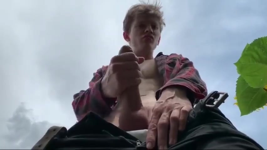 Twink Outdoors Wanking Fun