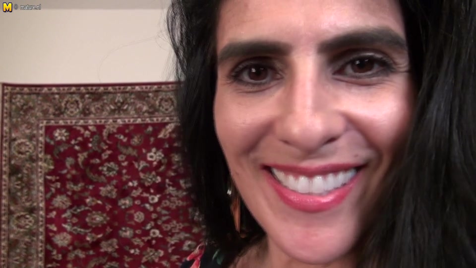 This American Housewife Takes The Time To Please Herself - MatureNL