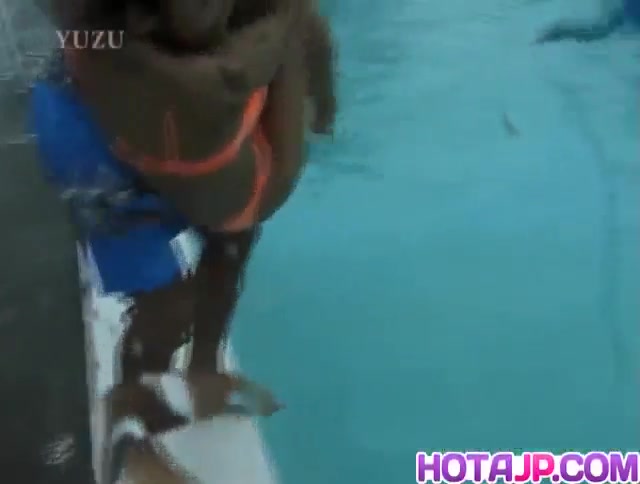 Mai Sakurai and babes are touched at pool
