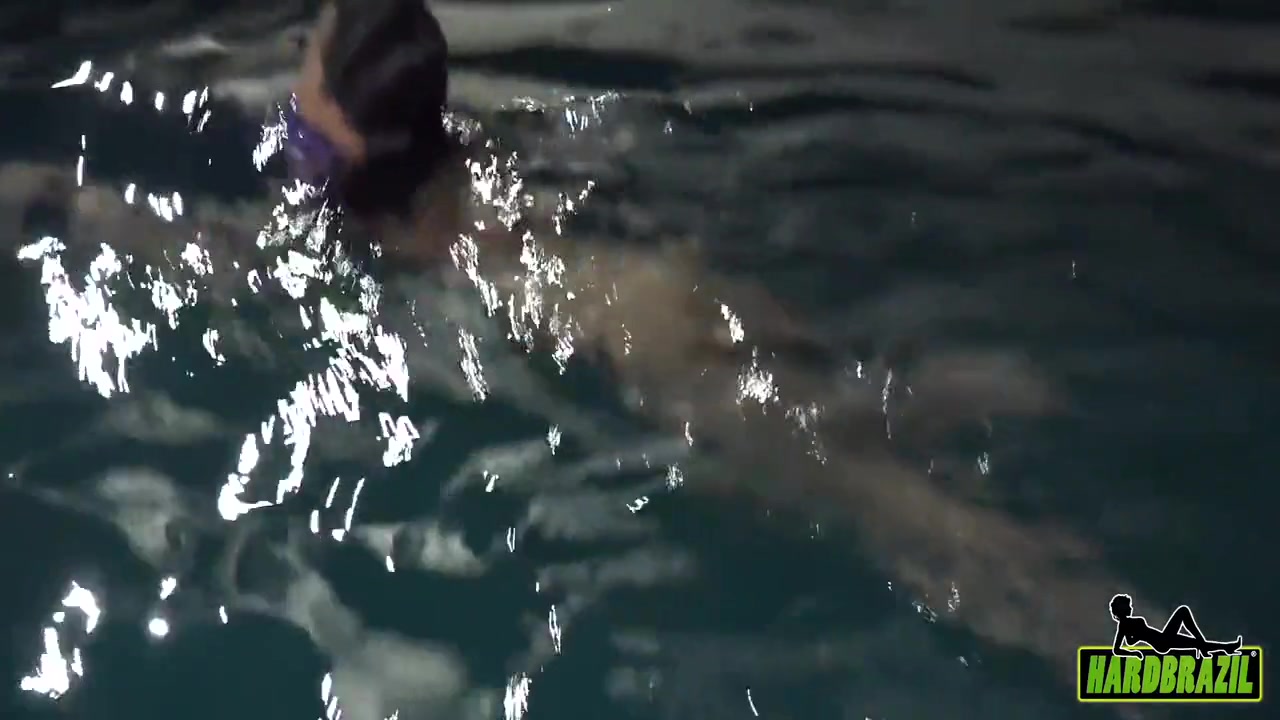 Jeniffer Matrix In Nadando Pelada Na Piscina 3 Min