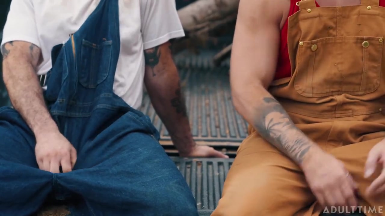 Tattooed Twinks Take It Doggy Style