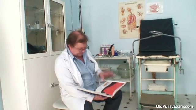 Big tits milf Agnesa perverted pussy examination