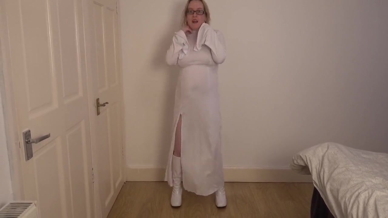 Cosplay Dancing Striptease In Pvc Boots - Princess Leia