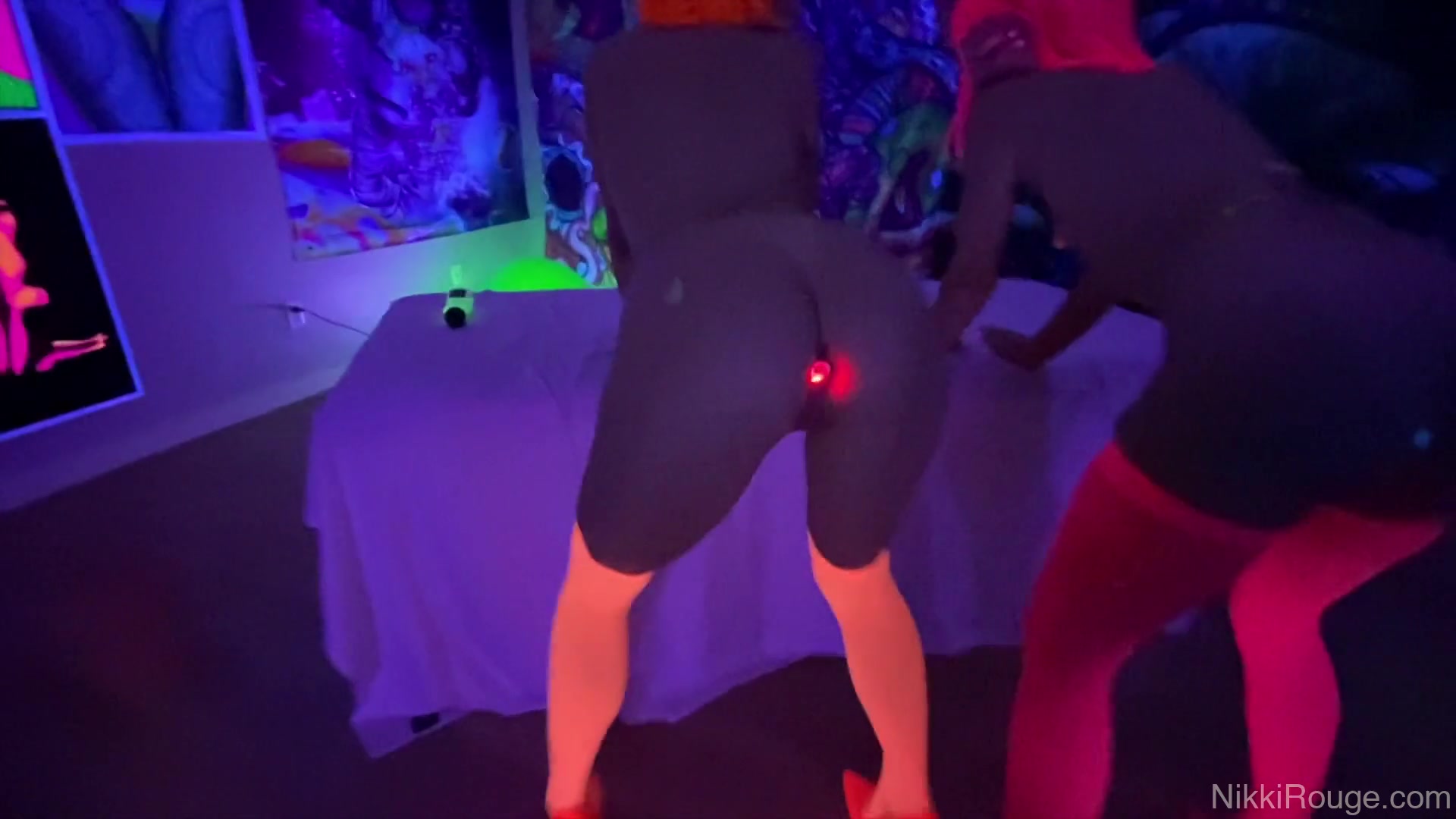 Blacklight Anal With Jackie Ohh - Nikki Rouge