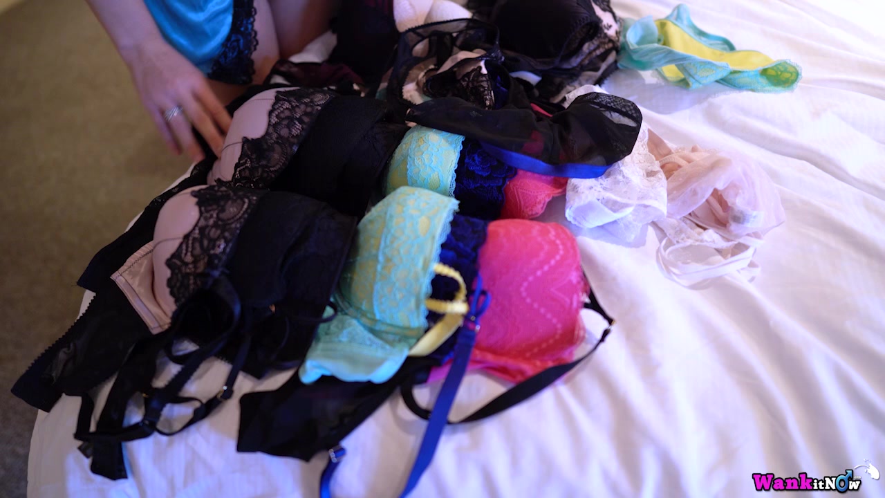 Baby Dolliiy - Trying On Lingerie - Sexy Videos - WankitNow