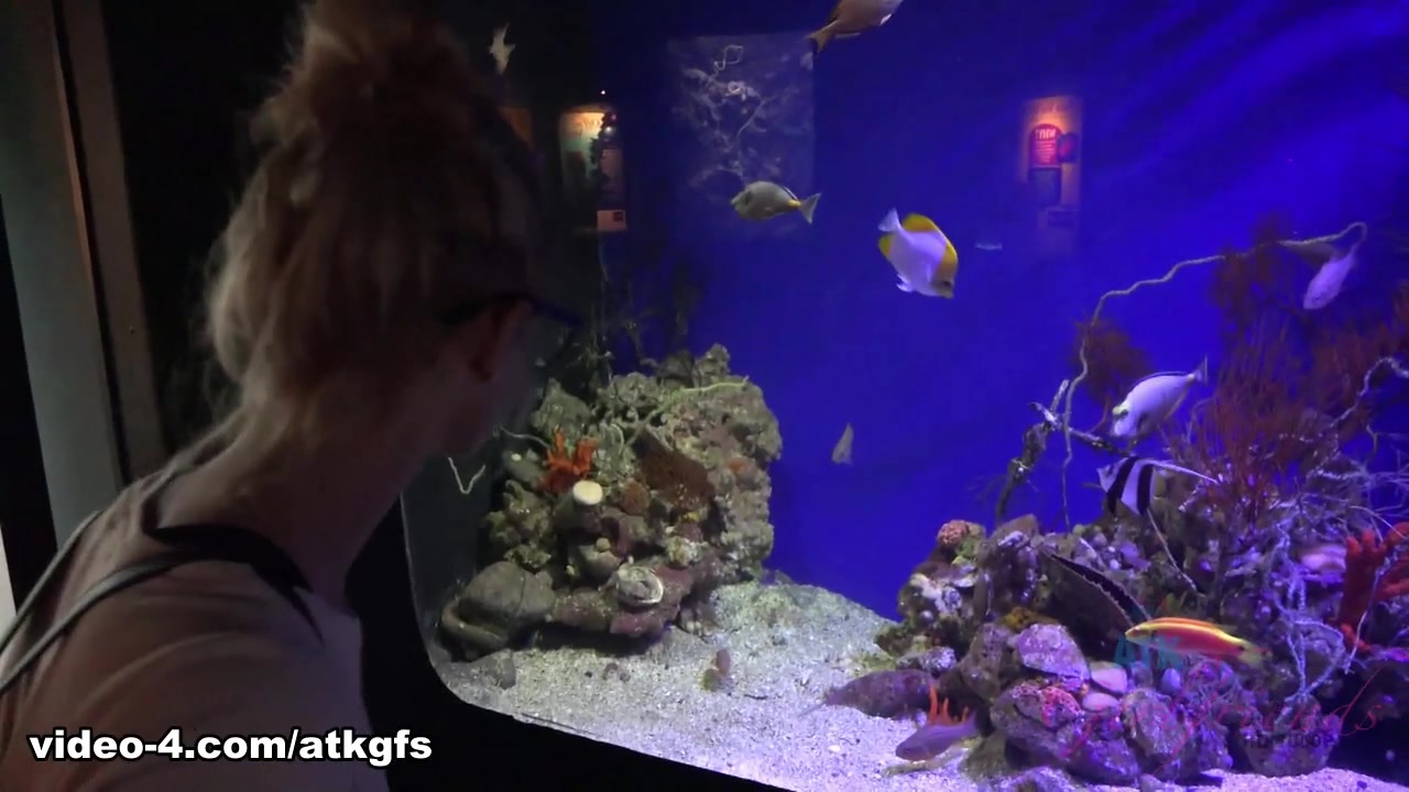 Emma Hix in Emma has lots of fun at the Maui Ocean Center - ATKGirlfriends
