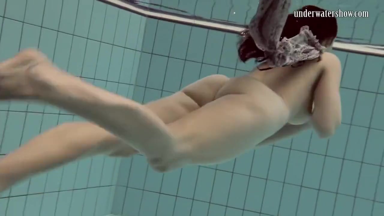 Super Tight Underwater Babe Pussy Loris Licicia