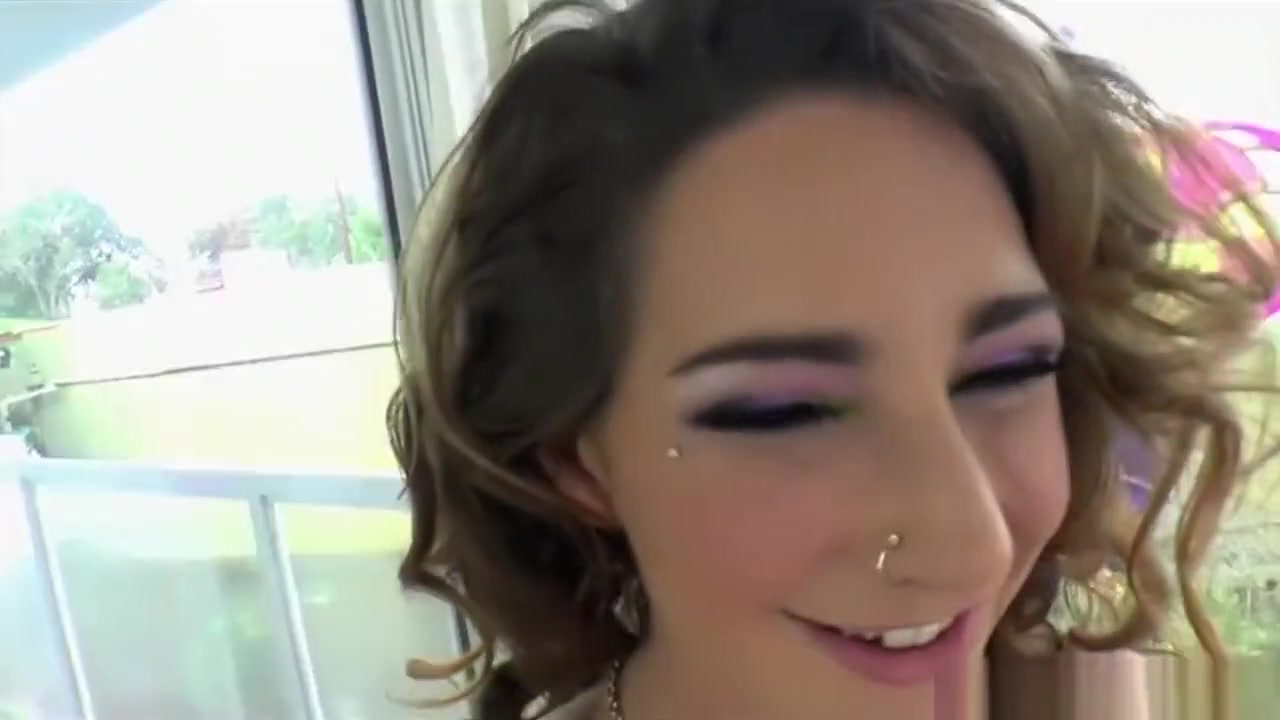 Shemale Venus Lux anals sub Savannah Fox