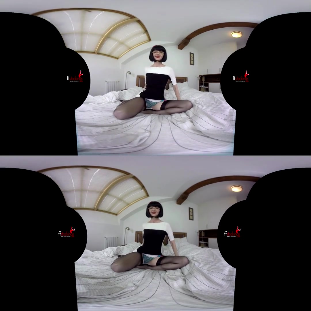 Naughty Julia in Smokin Hot Panties in Virtual Reality - FFStockings