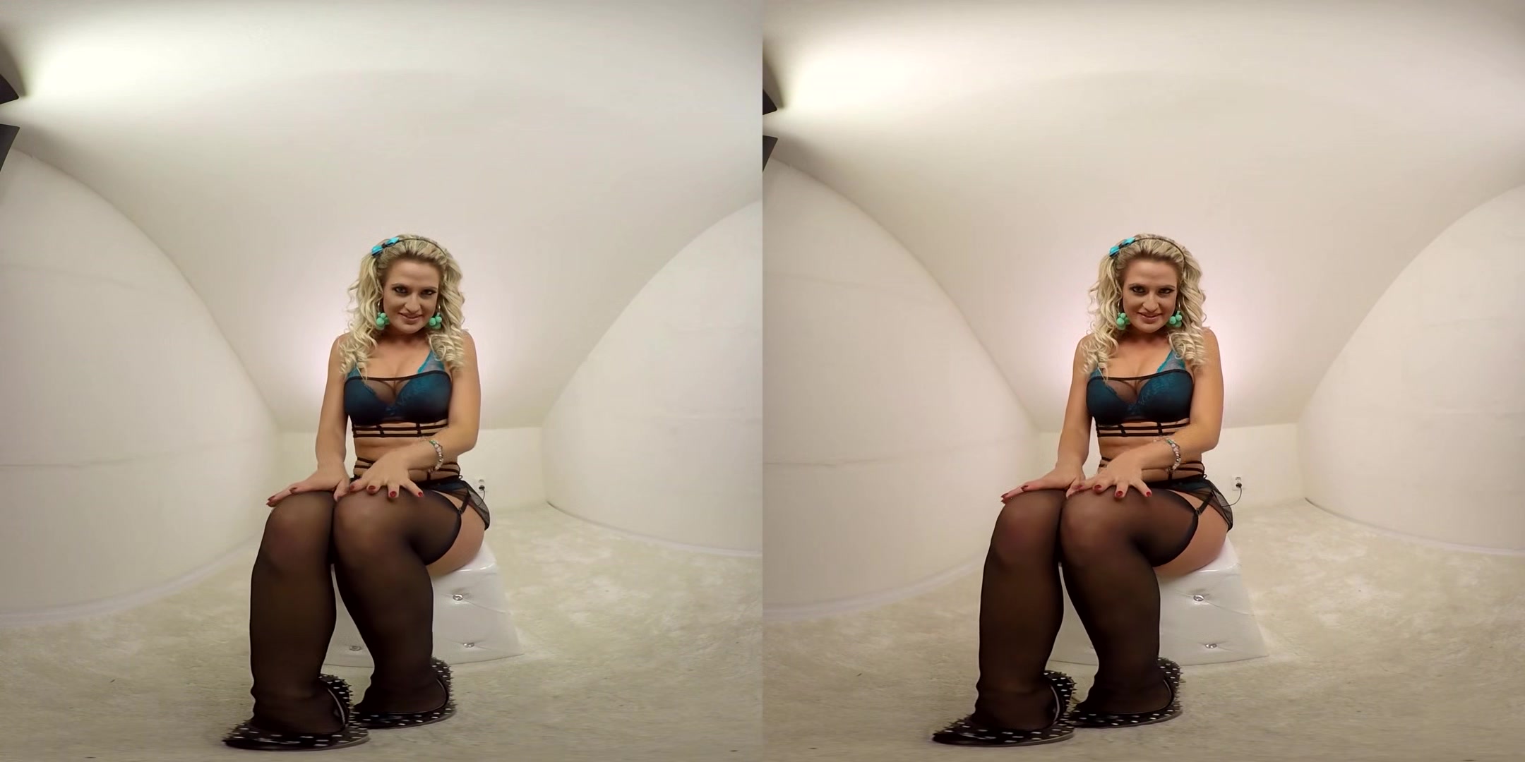 192 - Nicole Vice - Blonde In Lingerie And Stockings Toying