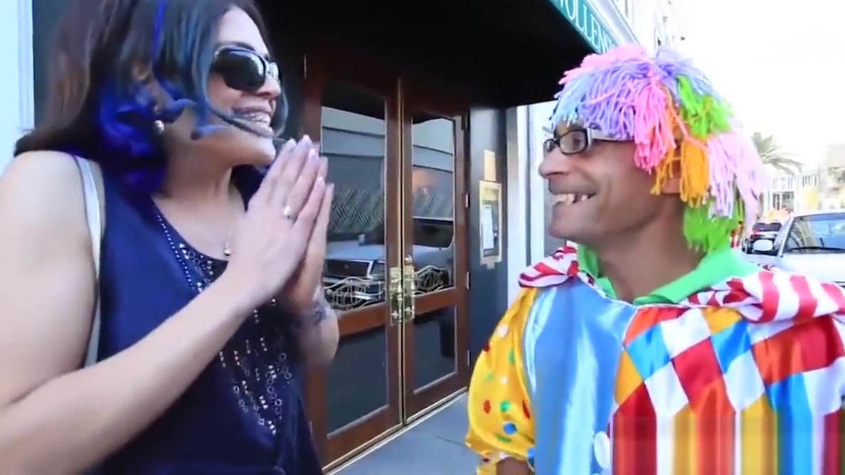 Purplehaired tranny riding on clowns dong