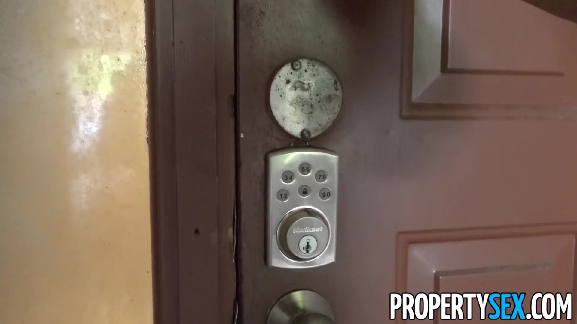 Real Estate Agent Naomi Woods Bangs Potential Homebuyer