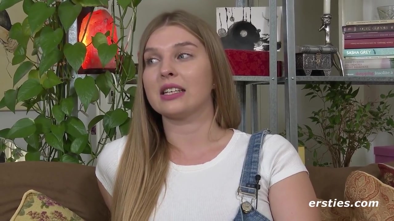 Ariel Prefers To Use Her Fingers When She Masturbates