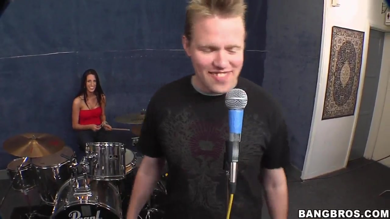 Guy seduces sexual Kortney Kane to fuck well
