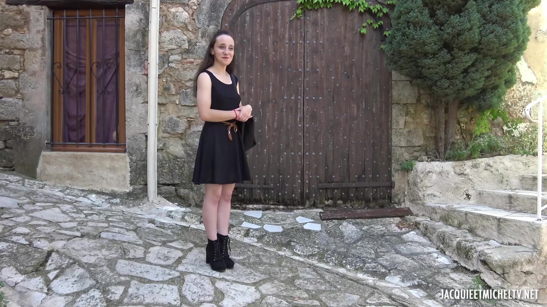 teen 18+ Amandine first time in a threesome