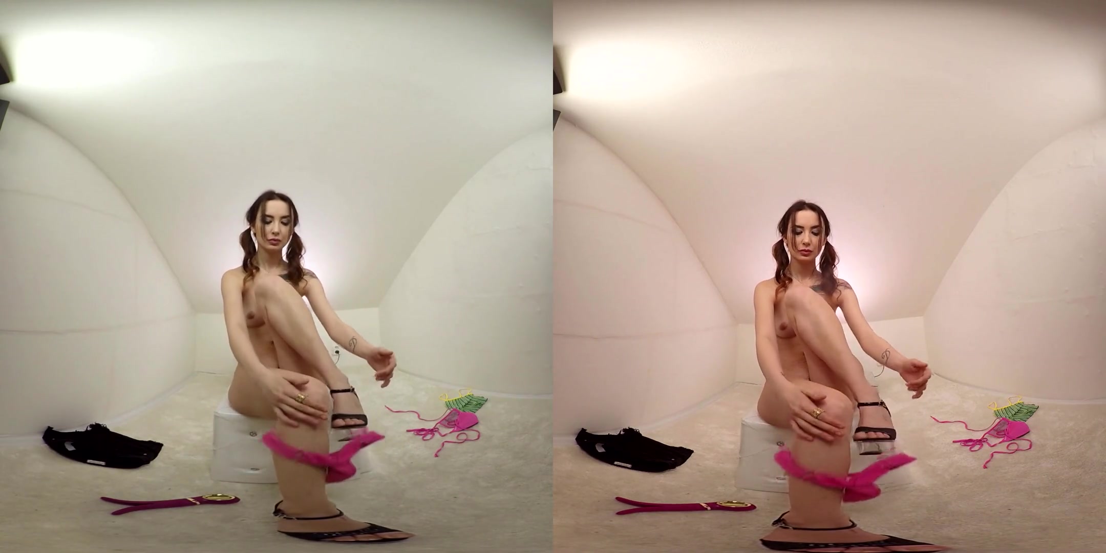 Free Dee in Petite Lara Ferry Cums on Her Vibrator - BravoModelsMedia
