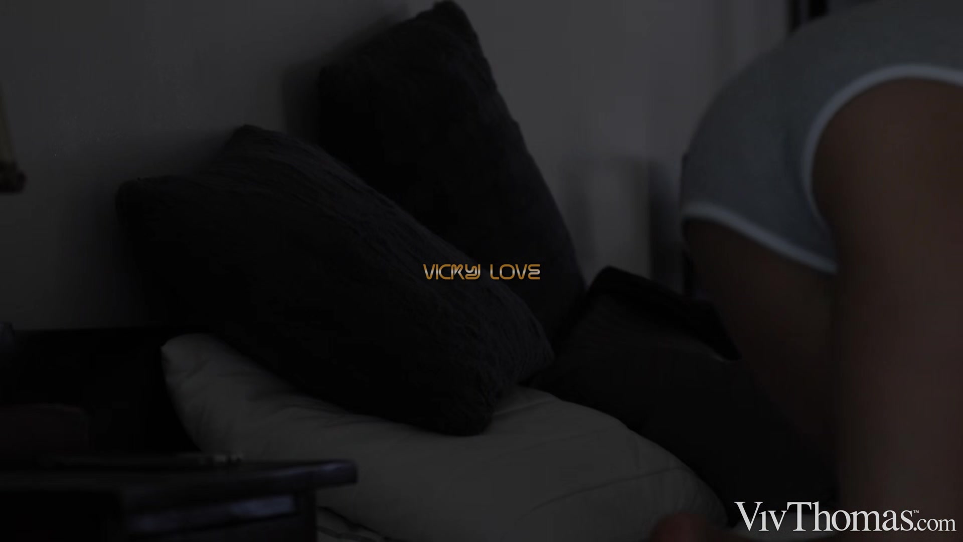Waiting For You - Alya Stark & Vicky Love - VivThomas