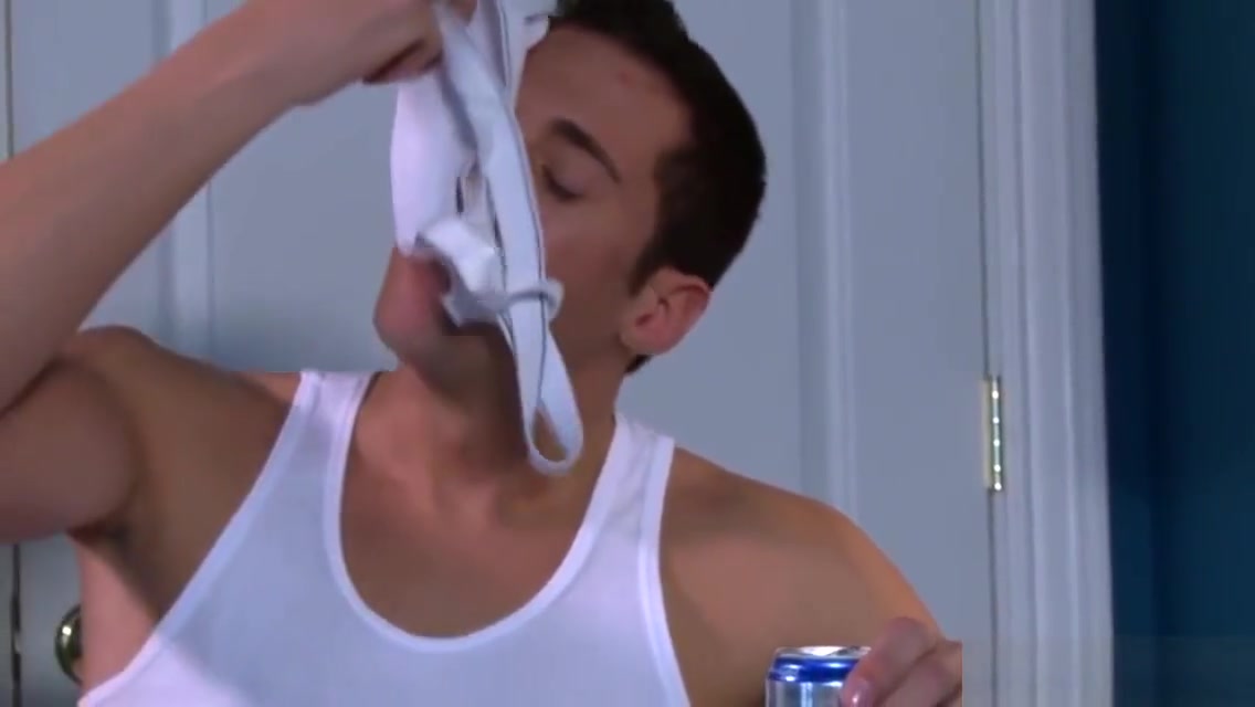 Muscular first timer in cum shower session