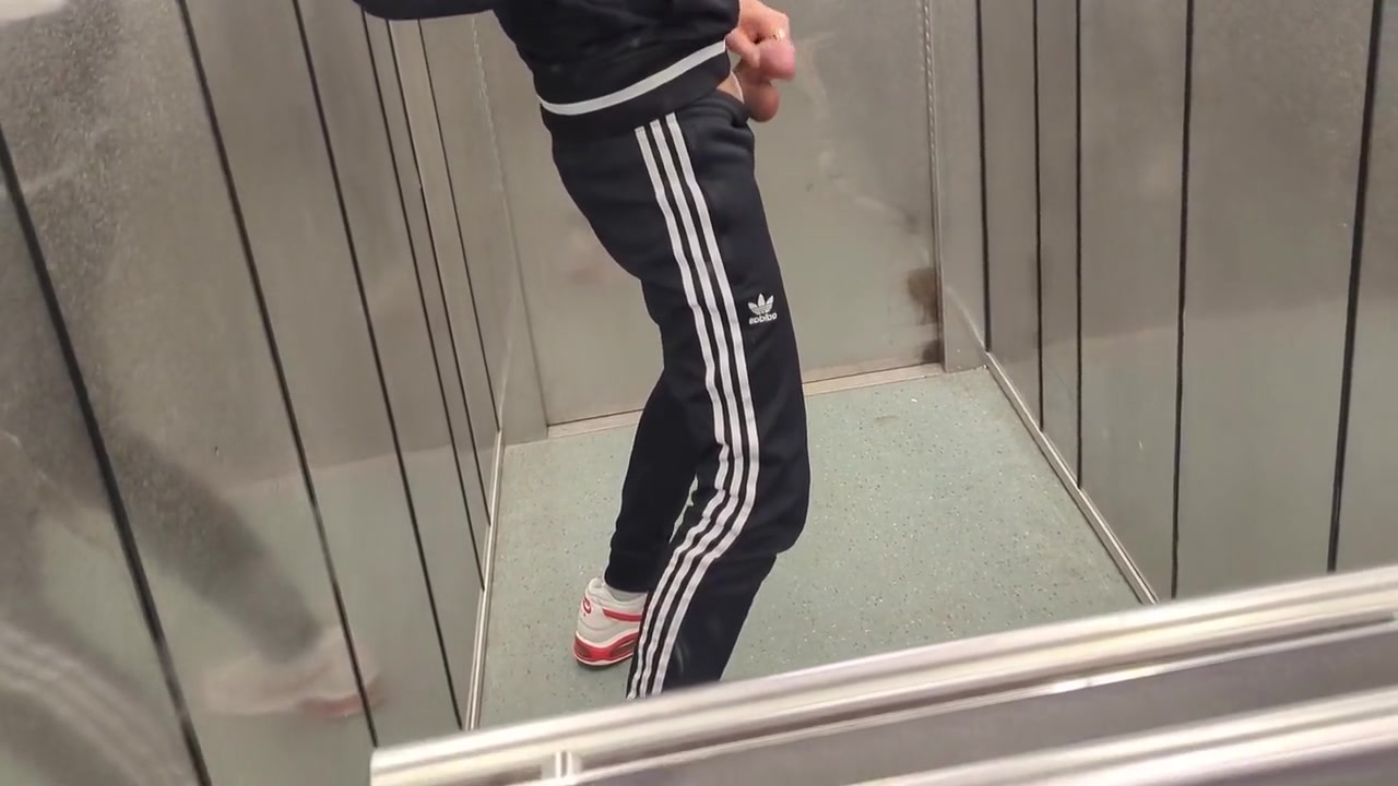 Risky Jerk Off In A Public Elevator