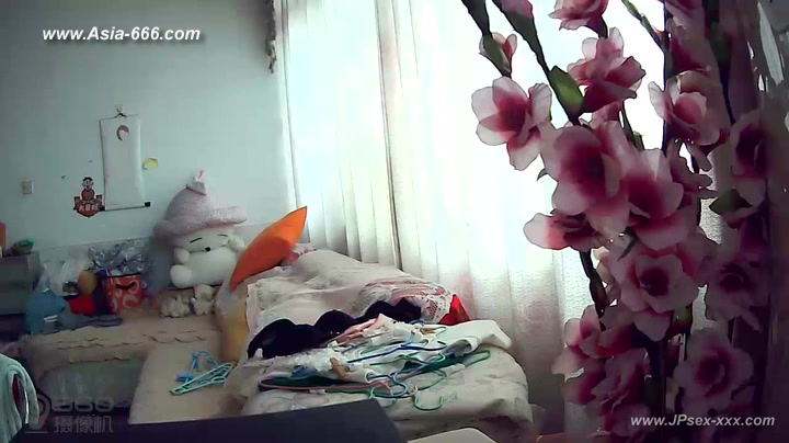 Hackers use the camera to remote monitoring of a lover's home life.77