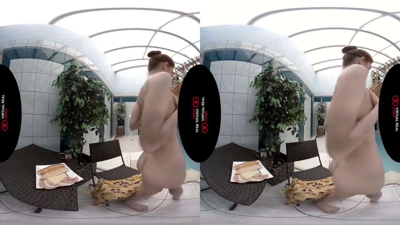 Mysterious Present - Virtual Reality And Jia Lissa