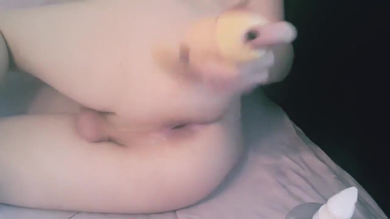 Femboy Plays And Gapes Herself With Some Corn