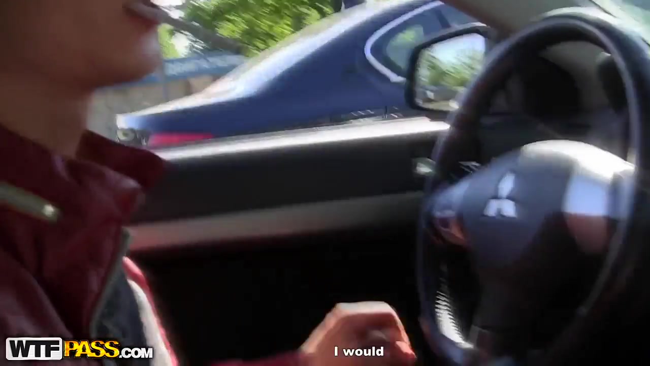 Fellow seducing his girlfriend to have sex