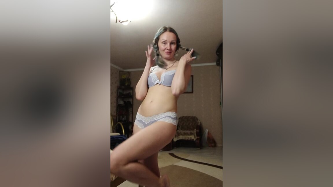 Stripping In Living Room - Ladyfoxxx