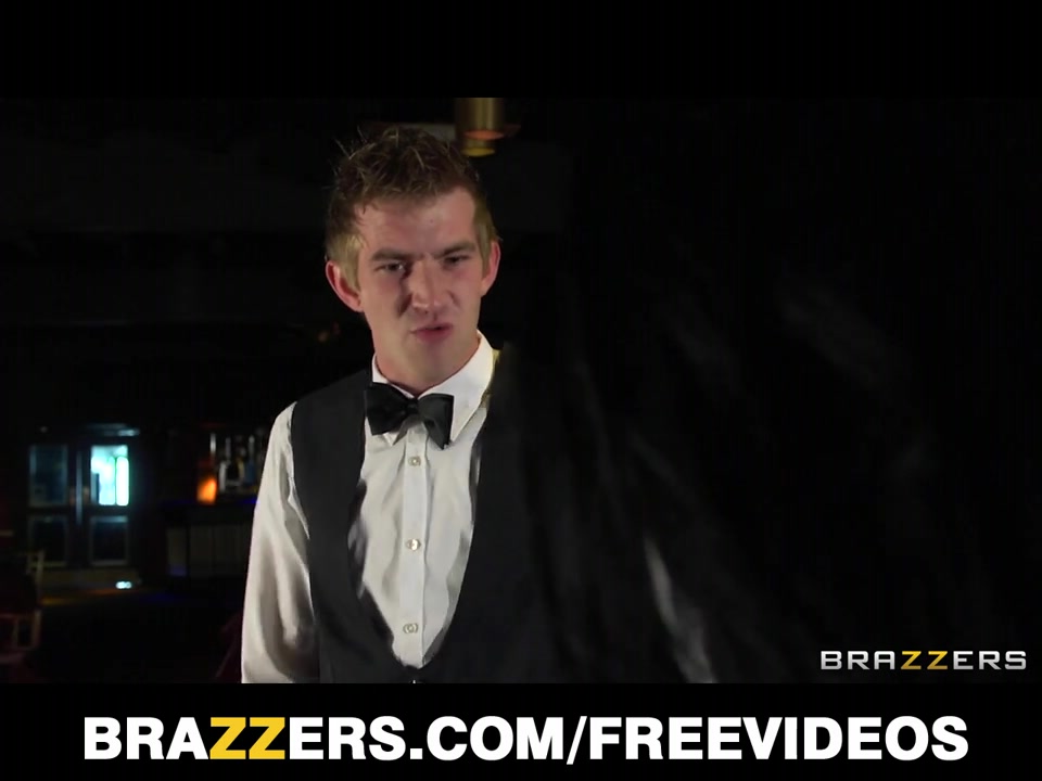 Brazzers - HAWT UK waitress Jasmine Jae is taught to squirt