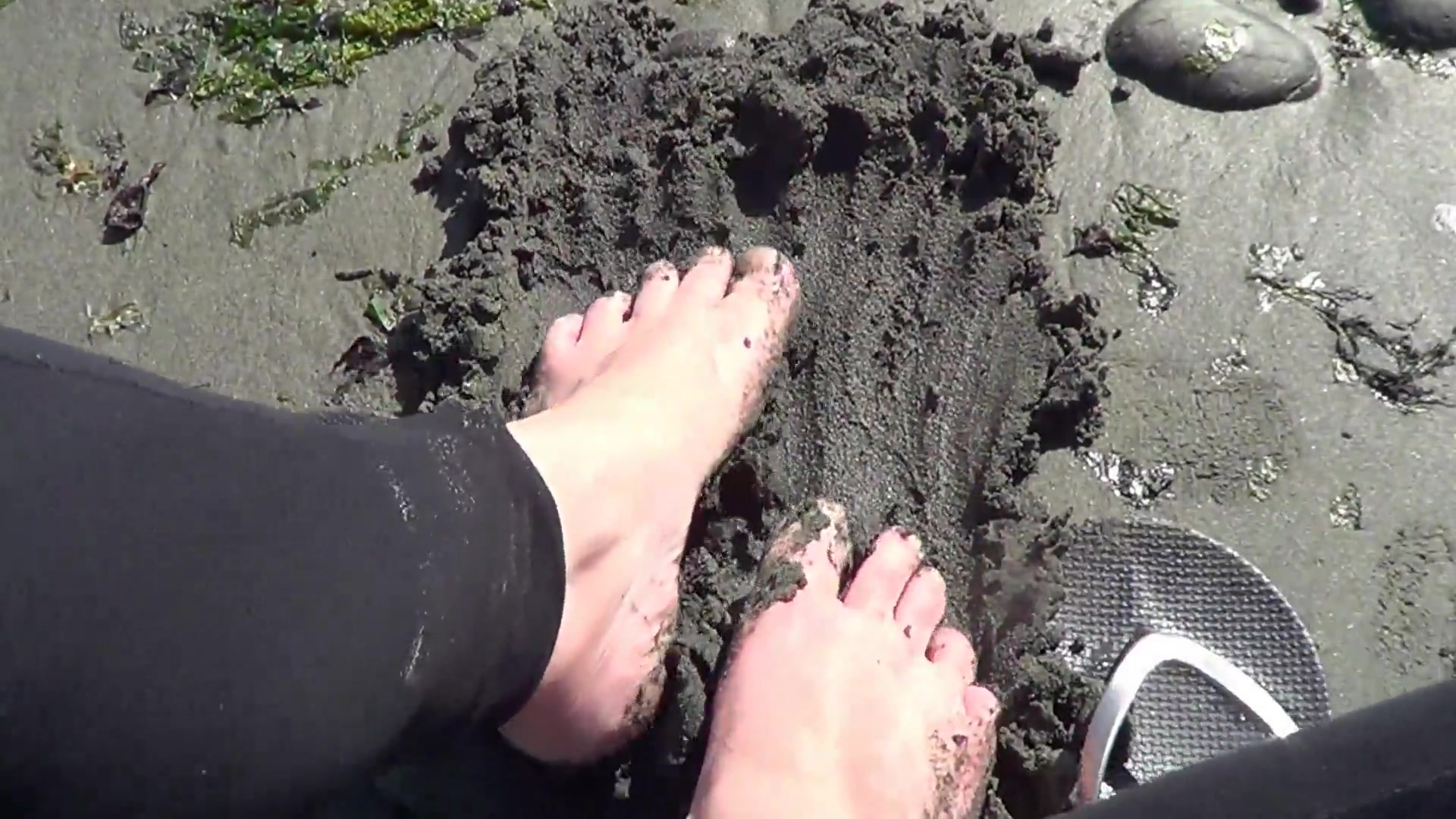 Dirty Sandy Beech Feet - TacAmateurs