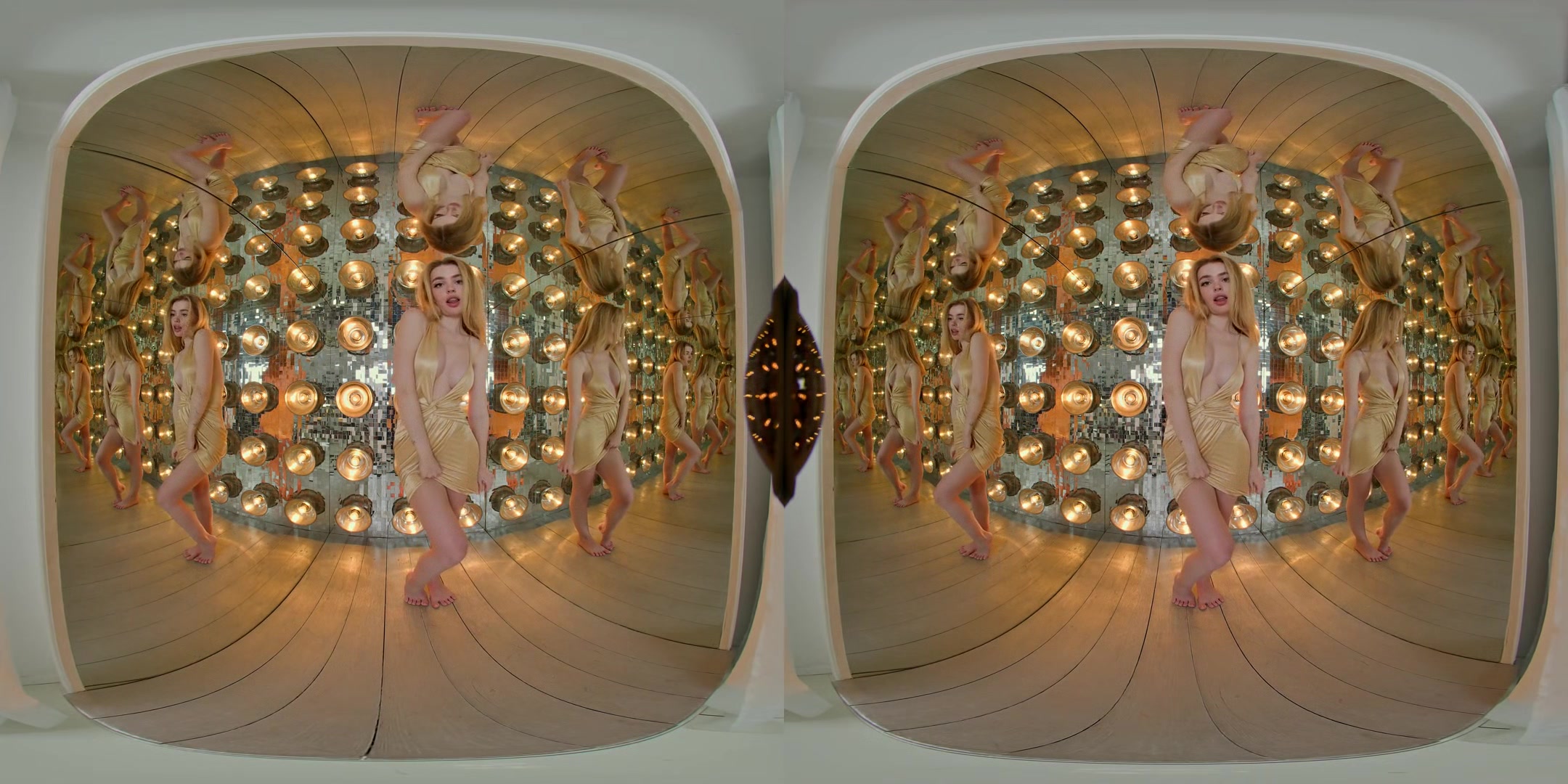 Julia In The Mirror Cube