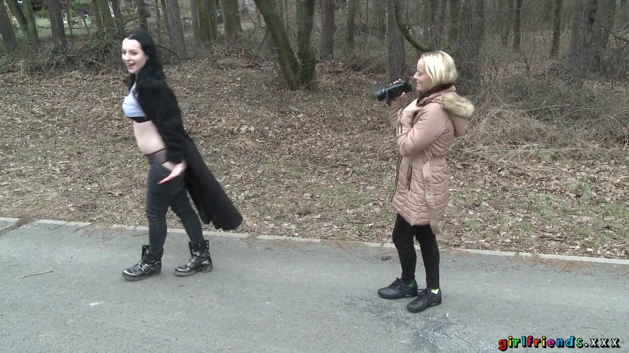 Nikita Ricci Victoria Pure in Secret pussy eating woodland walk - GirlfriendsXXX