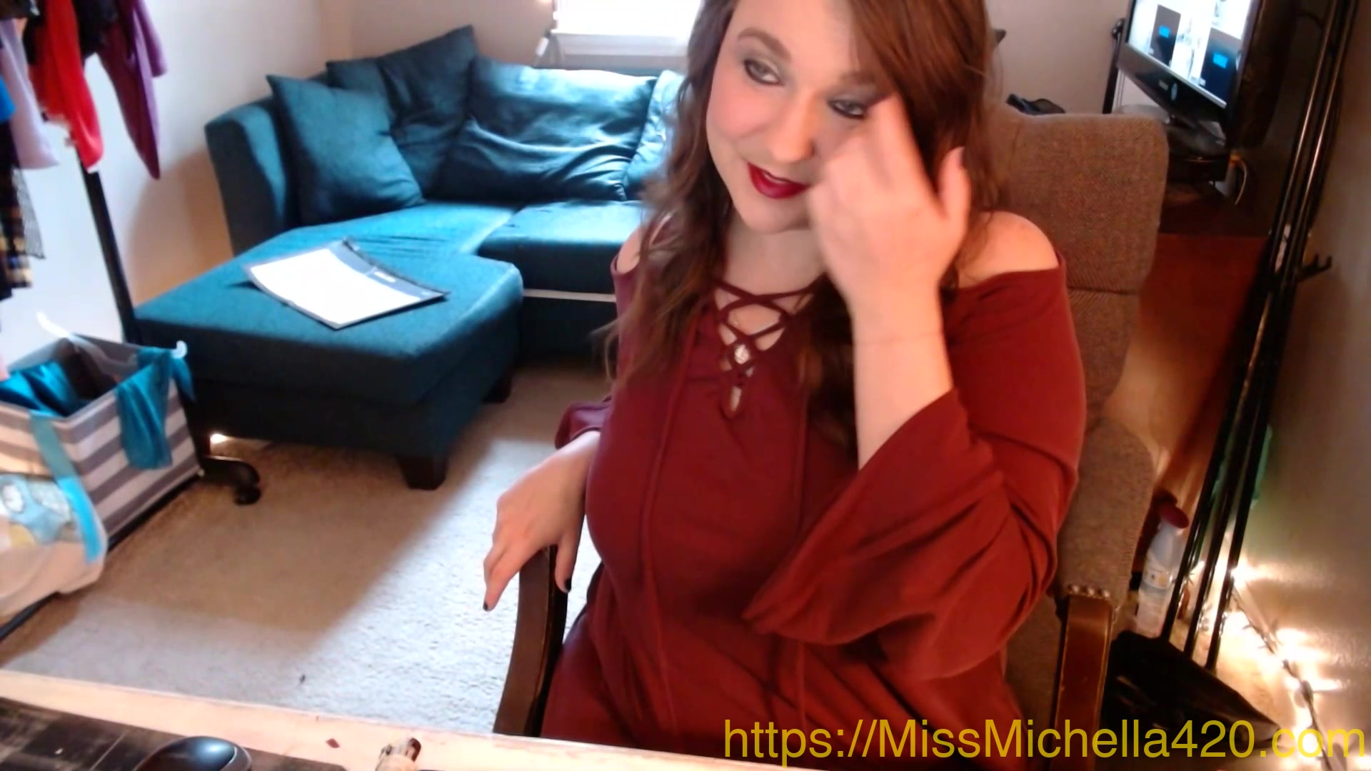 Worshipping Your Mistress Is Always The Best Way To Get Her Attention - Missmichella420