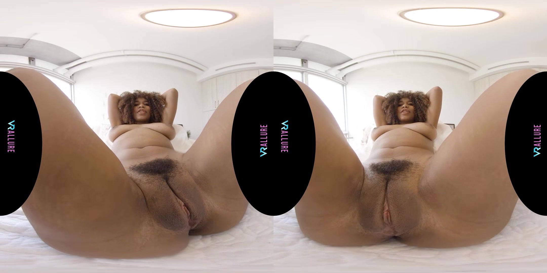 VRALLURE Come Hangout In My Bedroom!