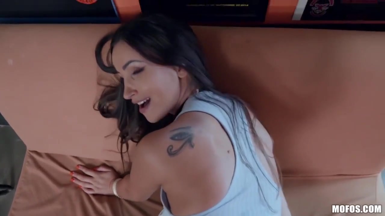 Hot Bartender Seduced And Fucked In Pov