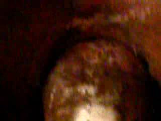 Dark-skinned wench spreds her butt cheeks for her lover