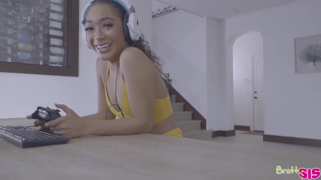Gamer Girl Likes Stepbros Dick - Sarah Lace