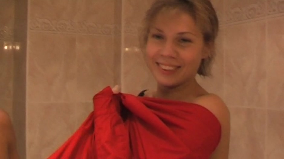 Cofi in amateur sex video of a couple shagging in a toilet