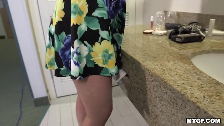 Dude drilling his girlfriend's twat in a hotel room