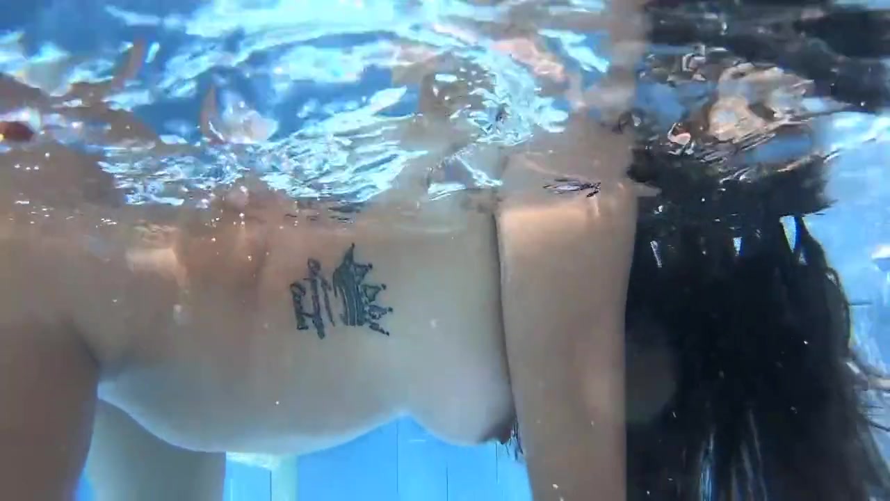Fol Ndo Muy Delicioso En La Piscina De Mis Jefes 6 Min With Camila Mush