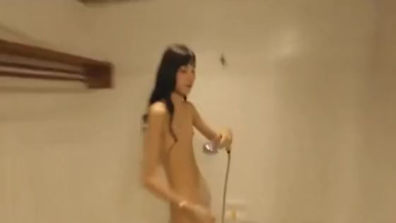 ladyboy baise et facialise
