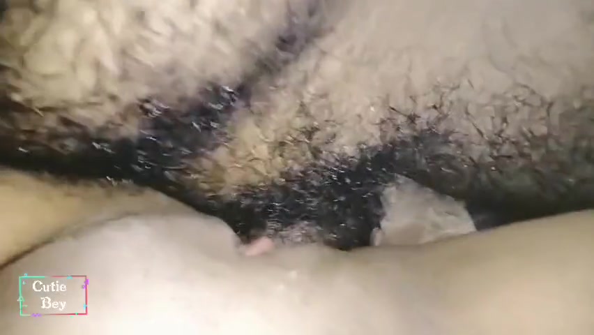 Asian Girl Make Romantic Fuck With Her Boyfriend අම්ම ගෙදර නැති ටිකට අම්මගෙ චූටි දෝනි දාන සෙල්ලම