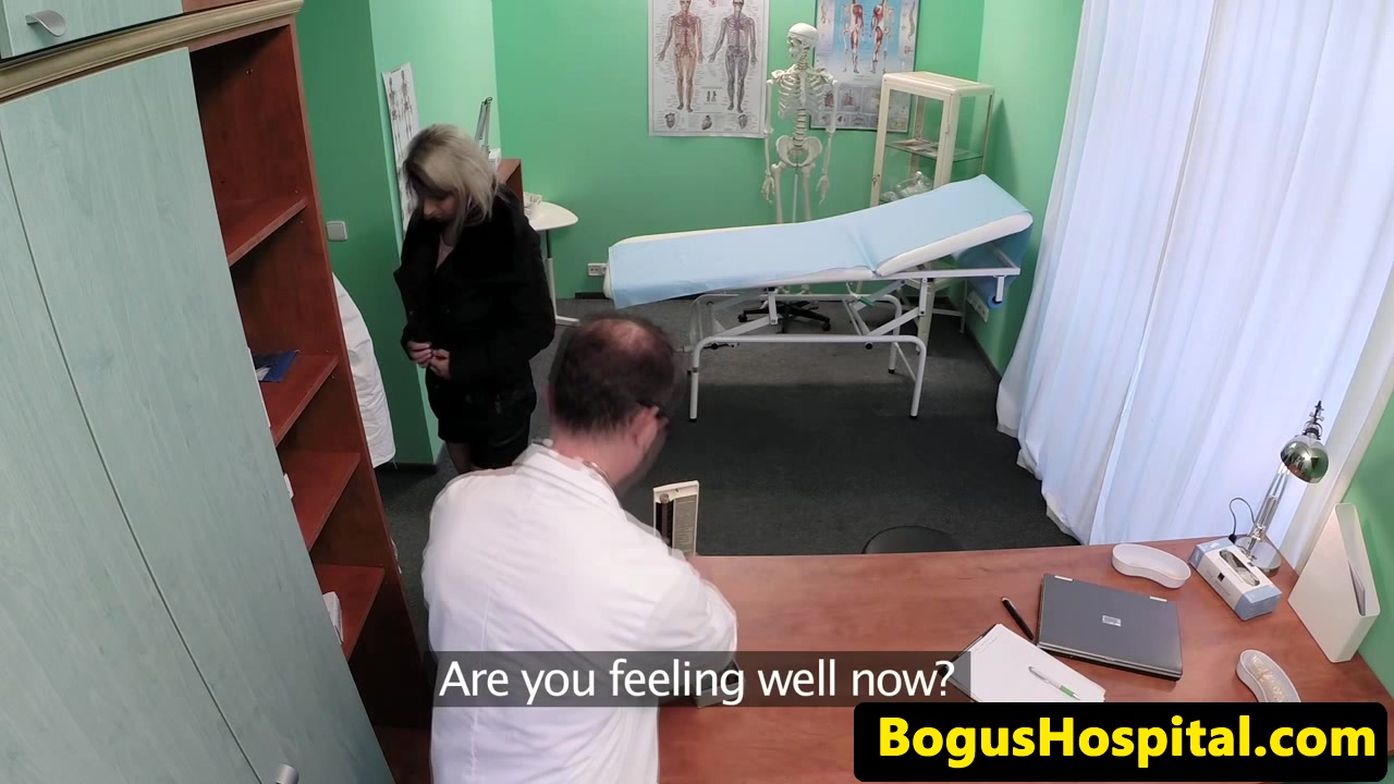 Bogus doctor crempie busty pregnant patient